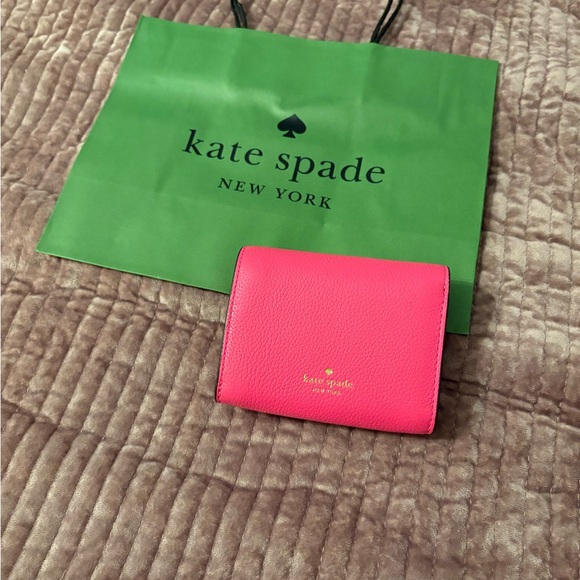 Kate Spade Hot Pink Leather Wallet NWT - Picture 2 of 8
